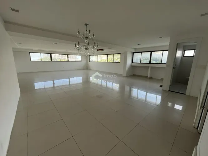 APARTAMENTO COM 5 SUÍTES NO BAIRRO DE PETRÓPOLIS
