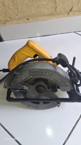 Serra Circular Dewalt 1400w 320 reais 