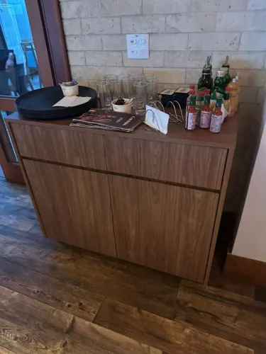 Movel Aparador Cor Nogueira com 2 gavetas e 2 portas