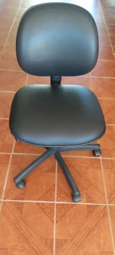 Cadeira de escritorio com rodinhas 