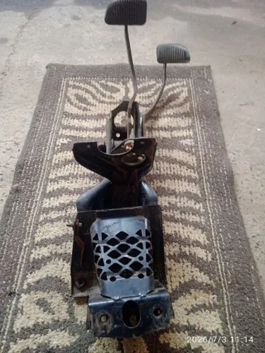 Pedal de freio e embreagem de corcel