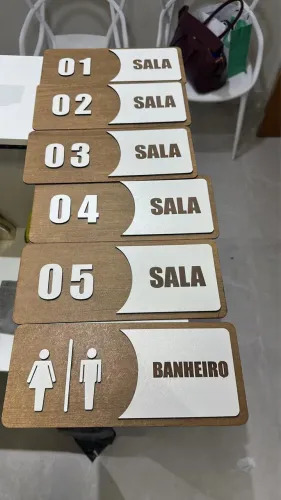 Placas de sinalização de consultório em mdf