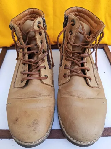 Bota pegada tamanho 42 solado costurado