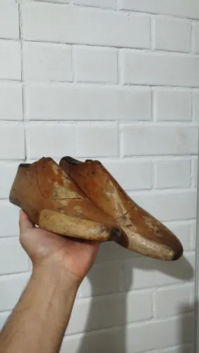 Antiguidade! Par de formas/moldes antigos para sapatos, feitas em madeira nobre