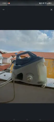 Ferro de passar roupa Electrolux com suporte de água 