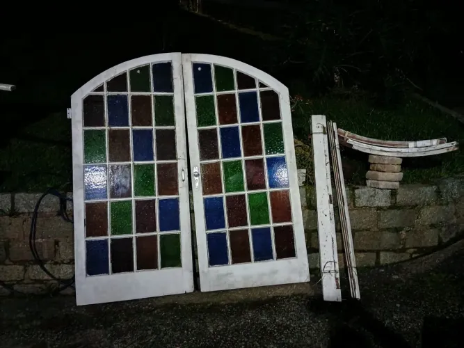 Linda porta antiga de madeira