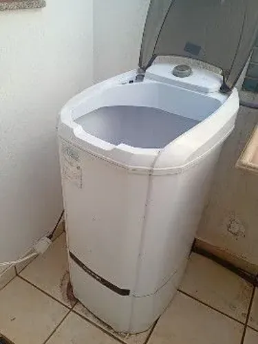 Máquina de lavar usada para venda