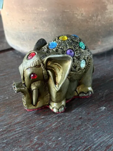 Elefante de resina 