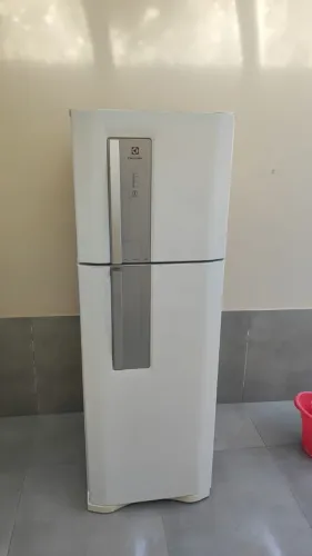 VENDOO GELADEIRA ELECTROLUX FROST FREE EM ÓTIMO ESTADO DE USO COM GARANTIA