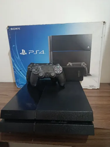 Vendo PS4 Fat 500 GB em excelente estado