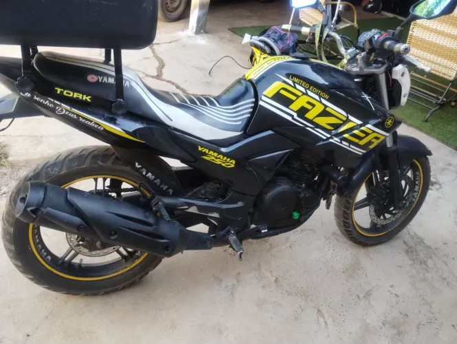 Fazer 250 2011/ 12  Troco por carro 1.0