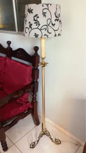 Linda abajur antiga em bronze