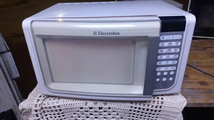 Vendo microondas Electrolux 23 litros bastante conservado