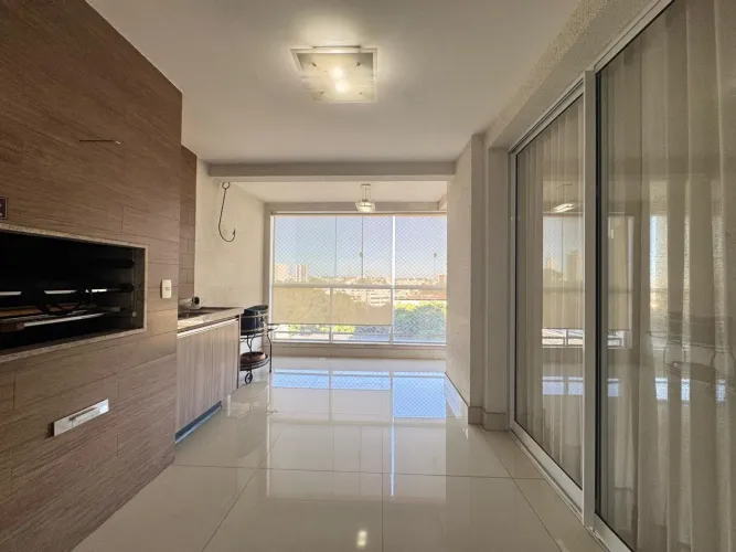 Apartamento Setor Bueno com churrasqueira a carvão e quatro quartos