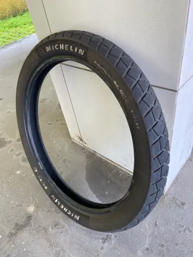 Pneu Michelin 90/90-21 Usado (sem câmara)