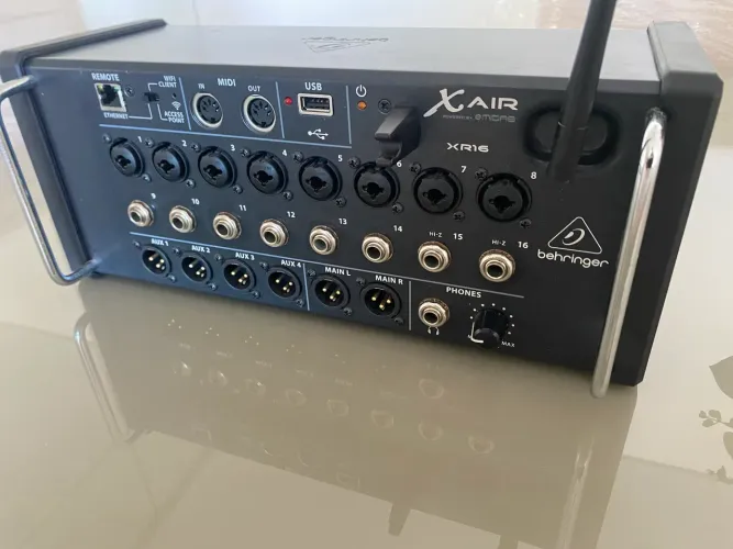Mesa Digital X Air Xr16 Behringer 4 Auxiliares 16 Canais