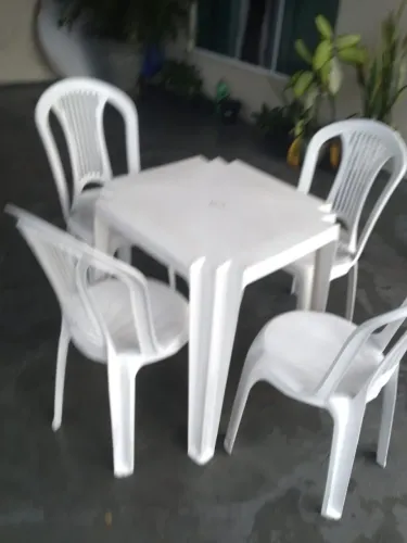Cadeira e mesa plástico