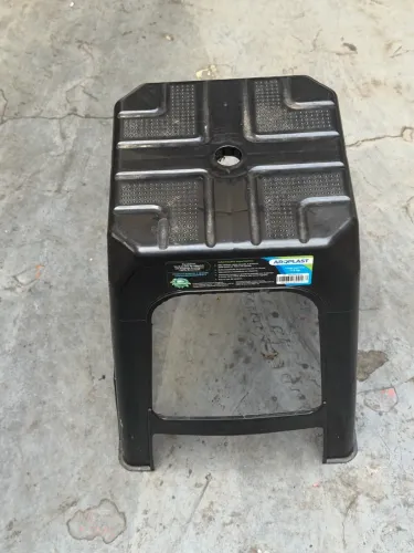 Banco banqueta de plástico resistente quadrado Preto (suporta 110kg) Arqplast