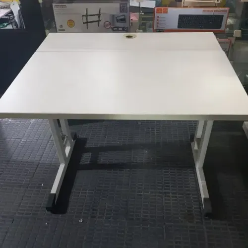 MESA PEQUENA PARA COMPUTADOR