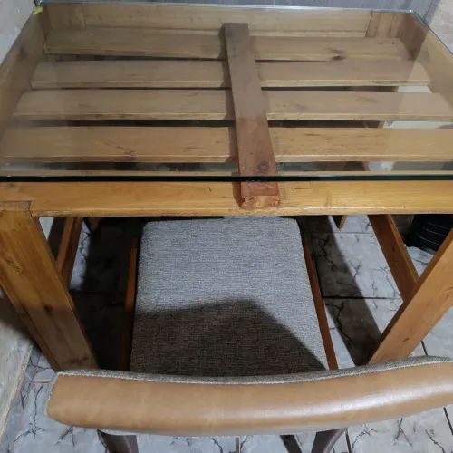 Mesa Artesanal de Pallet com Tampo de Vidro 12mm (100x68cm)