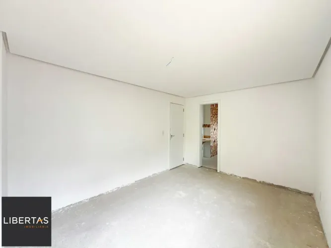 Vende-se casa em condomínio com 4 dormitórios (2 suítes), 3 vagas Tristeza