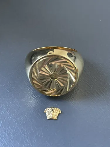 Anel Versace Medusa signet ring