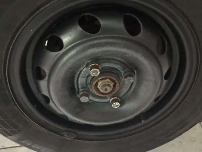 Roda aro 13 do Corsa