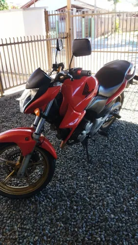 VENDO OU TROCO POR MOTO DE MENOR VALOR COM VOLTA