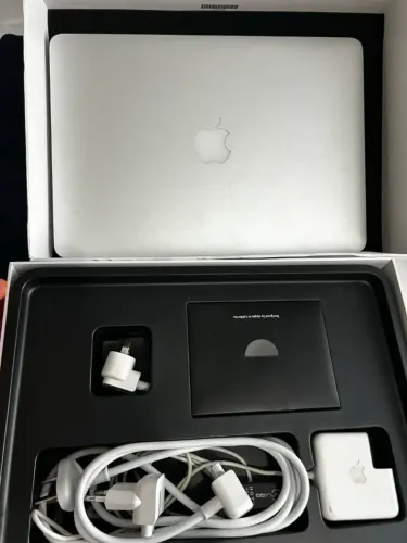 MacBook Air 2017 - Conservado, na Caixa Original com Cabos