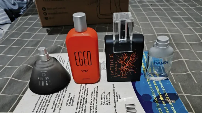 Frascos de perfumes vazios (sim é isso mesmo)
