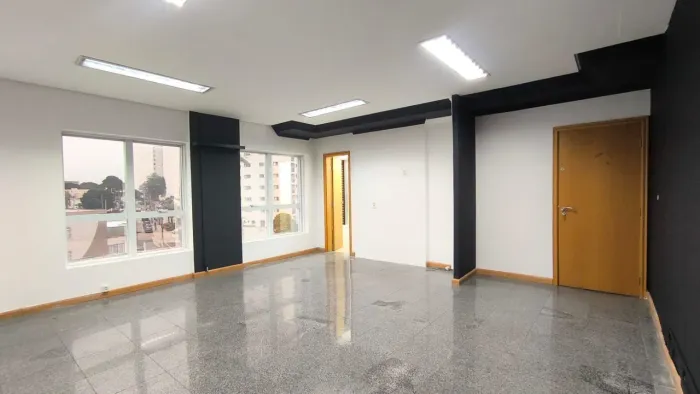Sala Locação 40 m² com 1 vaga de garagem e banheiro interno - Anhangabaú - Jundiaí- SP