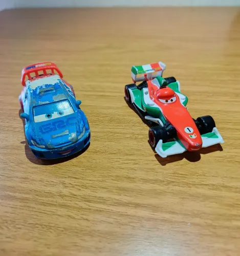 Filme Carros Disney - Francesco e Raul - Cars Pixar 