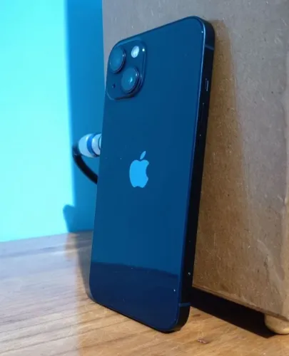 iPhone 13 top (WhatsApp *)