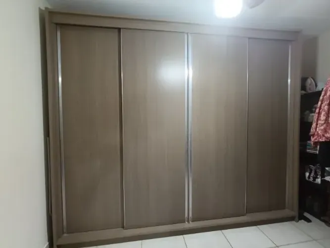 Guarda roupas casal 4 portas deslizantes