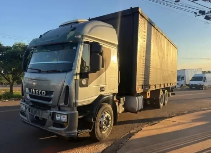 Iveco tector 240e28s 6x2 Ano 2015