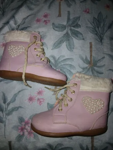 Botinha rosa linda 50 reais