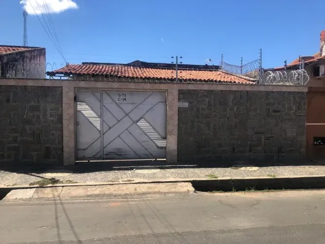 Vende-se Casa no bairro Saci Teresina-PI. Valor R$ 290 mil