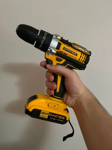 Furadeira/Parafusadeira 48v 2 Baterias e acessórios completos