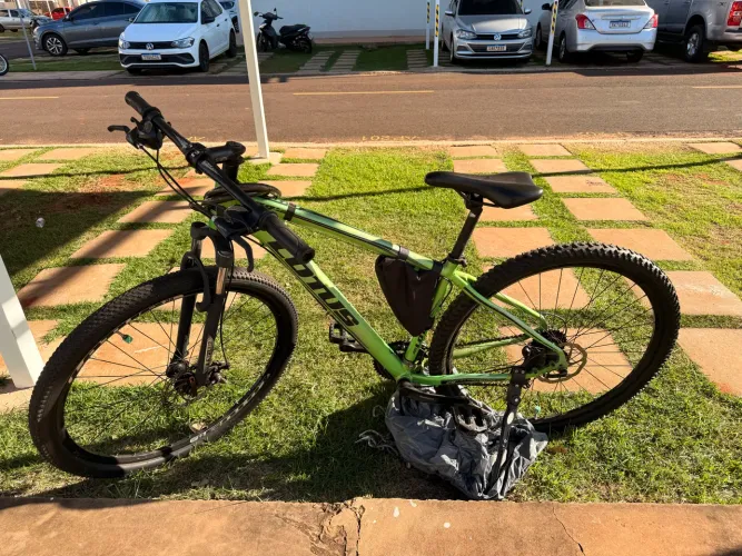 Bicicleta Lotus Aro 29 Shimano + Acessorios