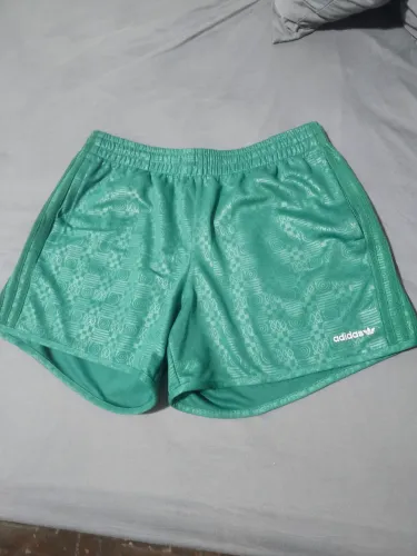Lindo shorts Adidas original verde 0km gg