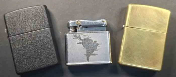 Kit 3 Isqueiros de Fluído Colecionáveis sendo 2 Zippo(Americano) e 1 Ibelo Monopol (Alemão