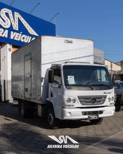 Mercedes-Benz Accelo 815 - Ano: 2018 - Baú