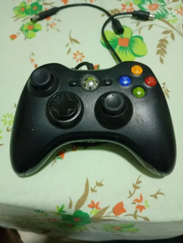 Controle de Xbox 360 com fio (com adaptador para USB)