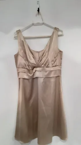 Vestido seda bege