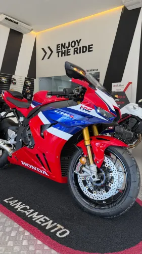 Honda  CBR 1000 RR-R Fireblade 25/26