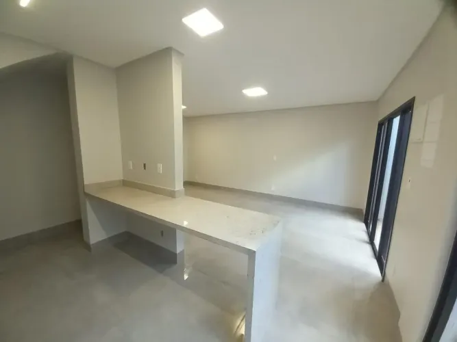 Sobrado para aluguel tem 160 metros quadrados com 3 quartos em Vila Rosa - Goiânia - GO