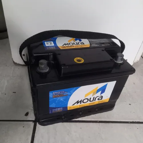 BATERIA MOURA 60 AMPERES POUCO TEMPO DE USO.