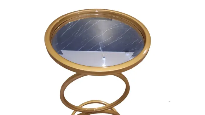 Mesa de Apoio Dourada com Espelho - Sofisticação para o seu Ambiente!