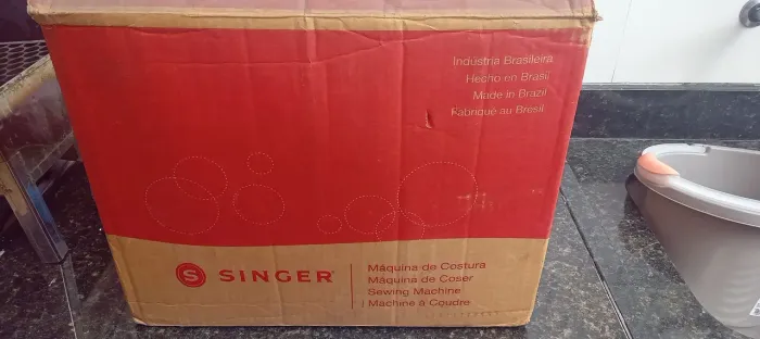 Olá estou desapegada dessa máquina singer, semi nova ainda com caixa de compra 