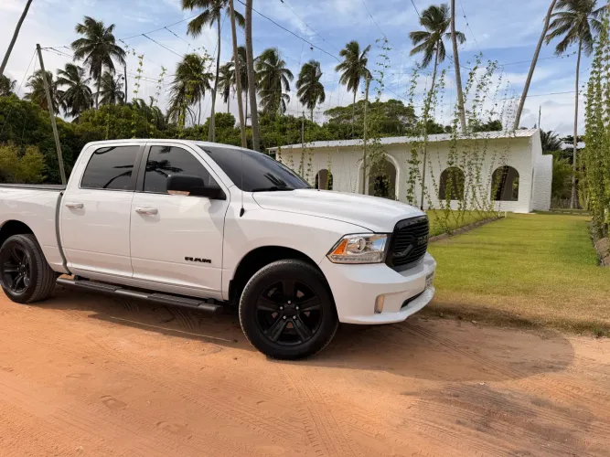 Ram Classic Laramie Night Edition 5.7 V8 16V Gasolina 4X4 Aut. 2023